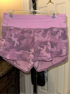 lululemon athletica speed ups size 6 4 inch Pink Camo Athletic Shorts